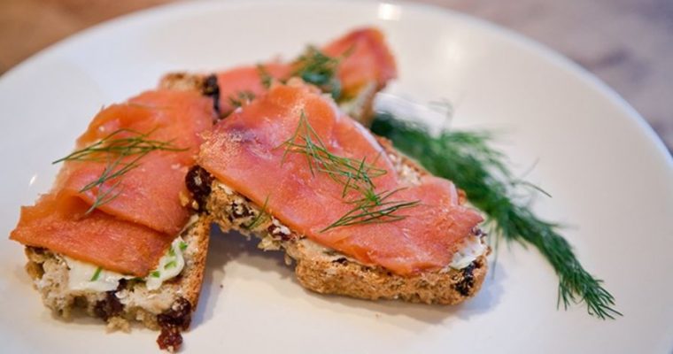 Salmoni mund të hahet në çdo vakt