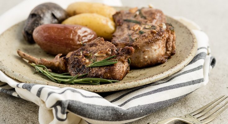 Është Fundjavë, le të Shijojmë Pak Mish