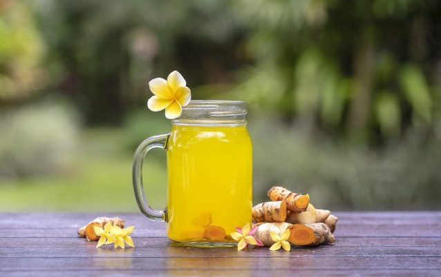 Limonatë me Turmenik Kundër Ankthit dhe Depresionit